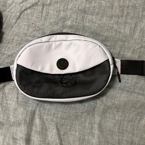 Lululemon Fanny pack/crossbody, barely used
